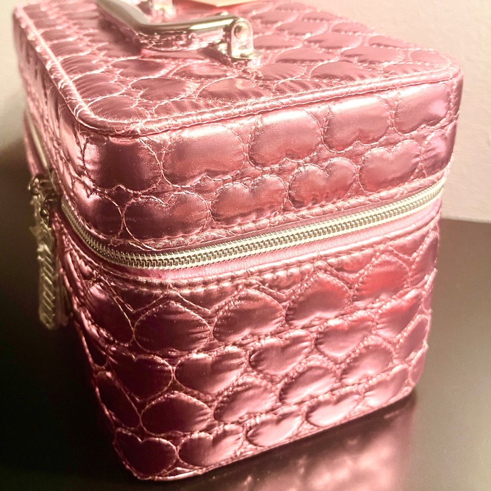 Juicy Couture Cosmetic Case filled with goodies NWT Metallic Quilted Pink - Picture 7 of 10